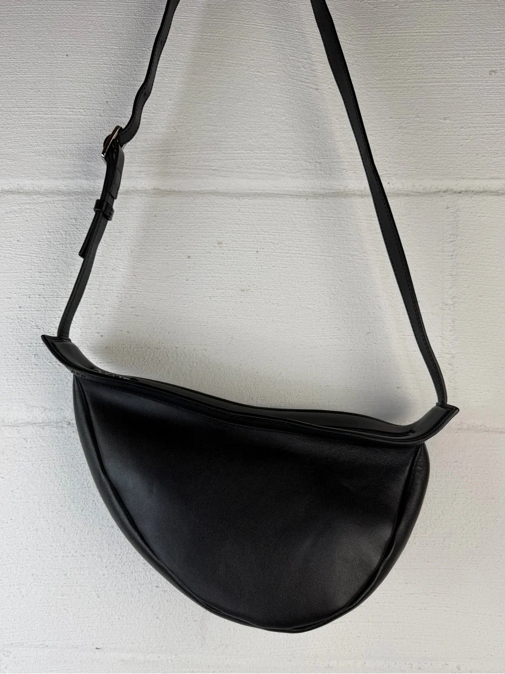 The Row Slouchy Banana Bag in Smooth Calfskin - Picture 2 of 16